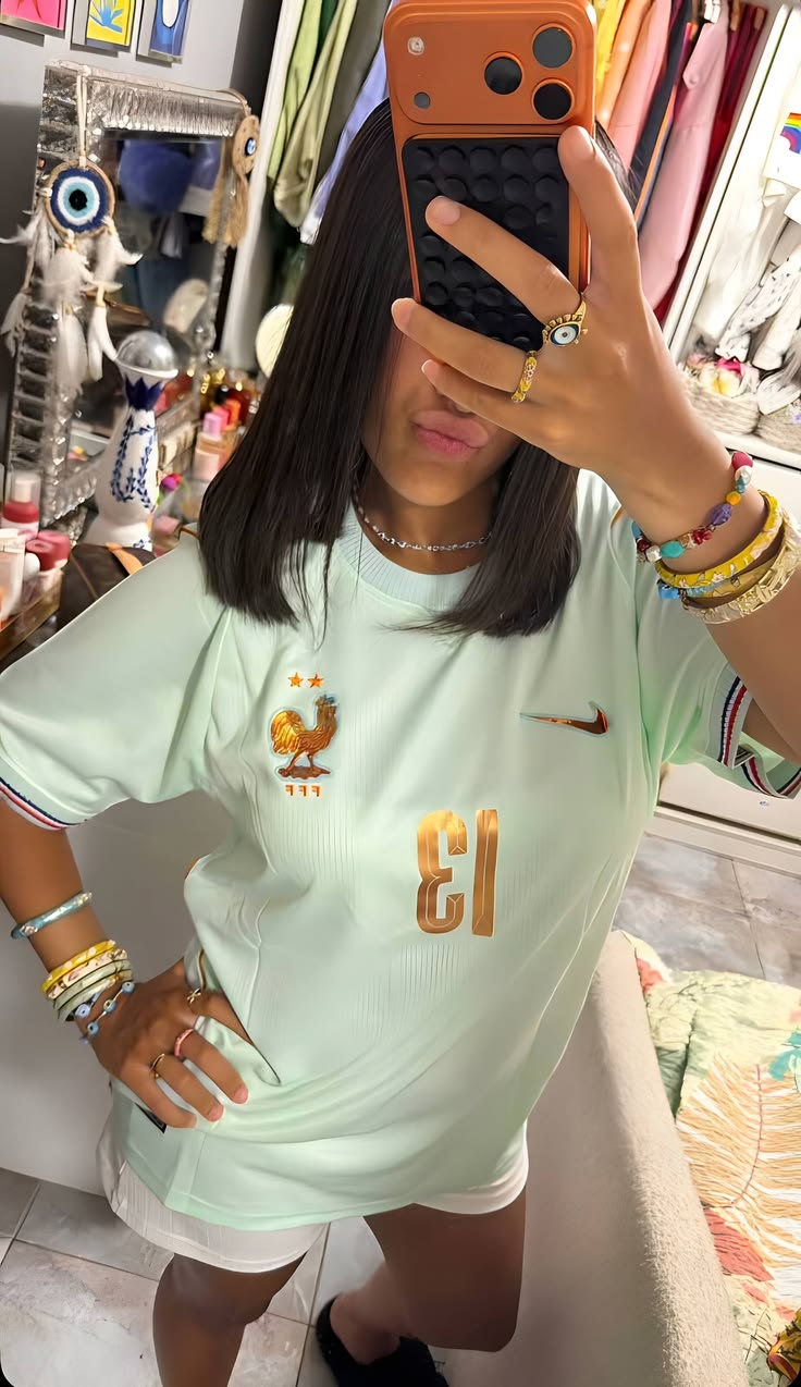 Cliente portant le maillot de l'équipe de France domicile