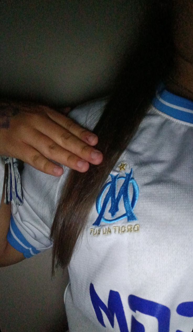 Cliente portant le maillot de l'Olympique de Marseille