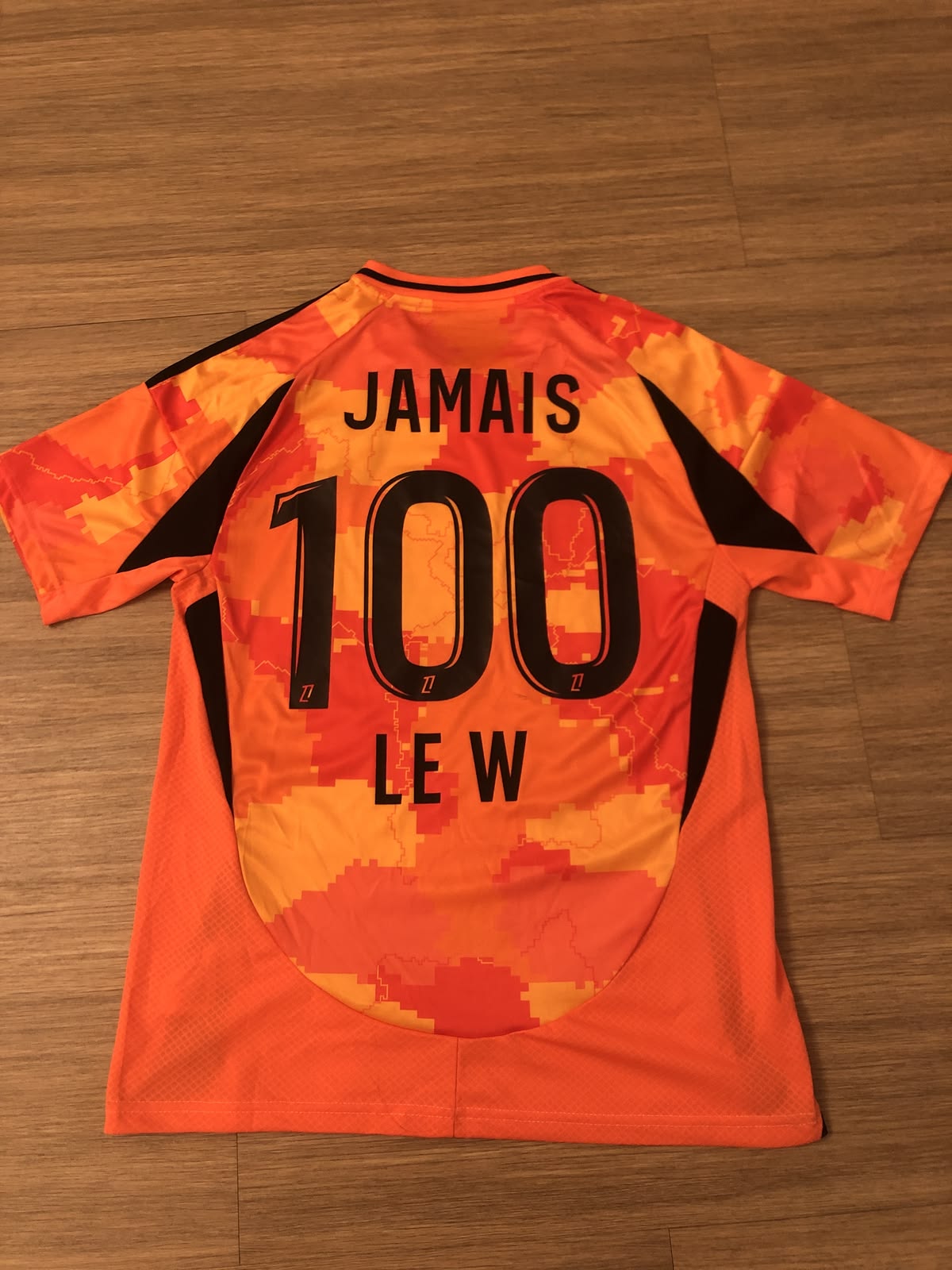 Maillot des Pays-Bas avec flocage reçu par un client