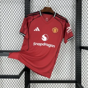 Maillot Manchester United Domicile 2025/2026 — devant Maillot Manchester United Domicile 2025/2026 — devant