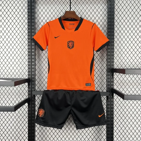 Kit Enfant Pays-Bas Orange 2026/2027 — devant Kit Enfant Pays-Bas Orange 2026/2027 — devant