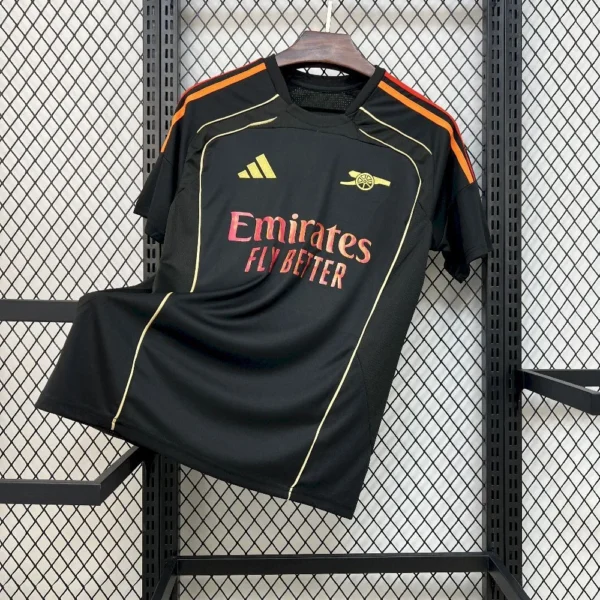 Maillot Arsenal Avant-Match Noir 2026/2027 — devant Maillot Arsenal Avant-Match Noir 2026/2027 — devant