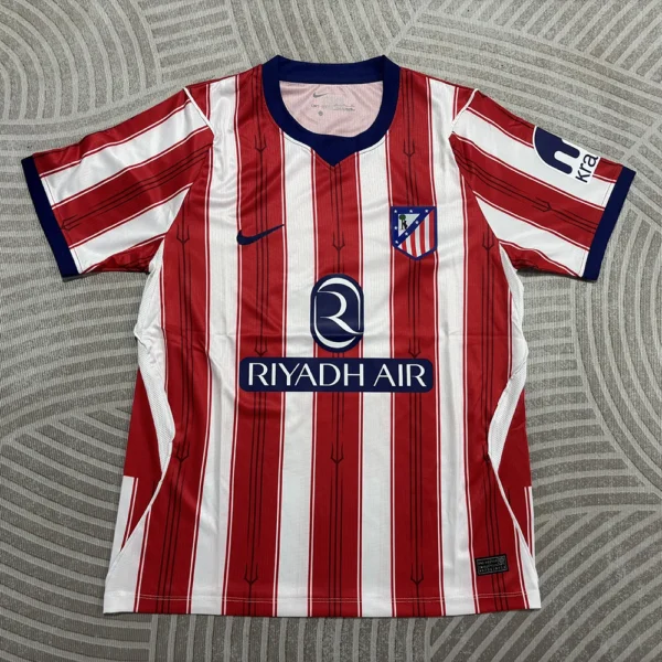 Maillot Atlético Madrid Domicile 2026/2027 — devant Maillot Atlético Madrid Domicile 2026/2027 — devant