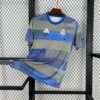 Maillot Real Madrid Avant-Match Bleu Rayé 2025/2026 — devant