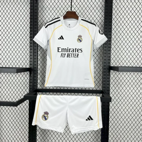 Kit Enfant Real Madrid Blanc 2025/2026 — devant