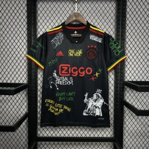 Maillot Ajax Amsterdam Concept Noir Graffiti 2025/2026 — devant Maillot Ajax Amsterdam Concept Noir Graffiti 2025/2026 — devant