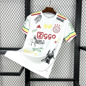 Maillot Ajax Amsterdam Concept Blanc Graffiti 2025/2026 — devant Maillot Ajax Amsterdam Concept Blanc Graffiti 2025/2026 — devant