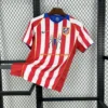 Maillot Atlético Madrid Retro Rouge et Blanc 2004/2005 — devant Maillot Atlético Madrid Retro Rouge et Blanc 2004/2005 — devant