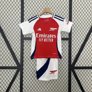Kit Enfant Arsenal Rouge et Blanc 2024/2025 — devant Kit Enfant Arsenal Rouge et Blanc 2024/2025 — devant