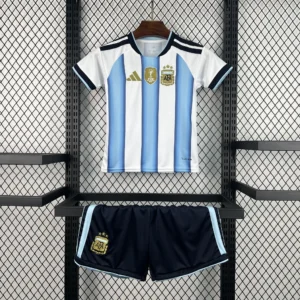 Kit Enfant Argentine Bleu Ciel 2026/2027 — devant Kit Enfant Argentine Bleu Ciel 2026/2027 — devant