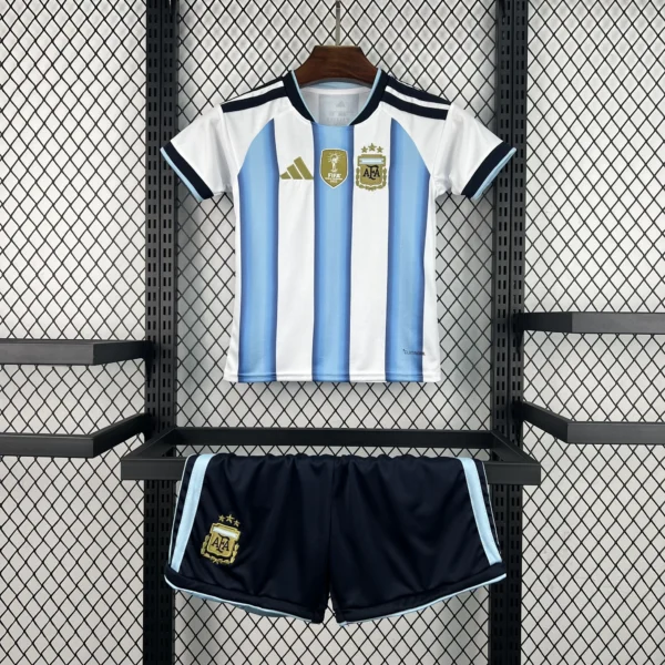 Kit Enfant Argentine Bleu Ciel 2026/2027 — devant Kit Enfant Argentine Bleu Ciel 2026/2027 — devant