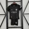 Kit Enfant Manchester City Noir 2025/2026 — devant Kit Enfant Manchester City Noir 2025/2026 — devant