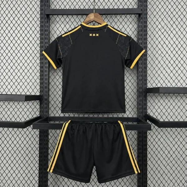 Kit Enfant Ajax Amsterdam Extérieur 2026/2027 — dos Kit Enfant Ajax Amsterdam Extérieur 2026/2027 — dos