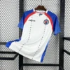 Maillot Haïti Extérieur Blanc Manches Bleues 2026/2027 — devant Maillot Haïti Extérieur Blanc Manches Bleues 2026/2027 — devant