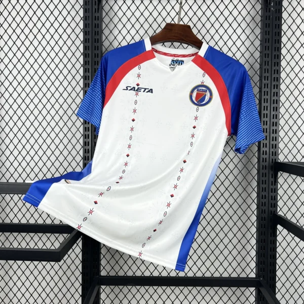 Maillot Haïti Extérieur Blanc Manches Bleues 2026/2027 — devant Maillot Haïti Extérieur Blanc Manches Bleues 2026/2027 — devant