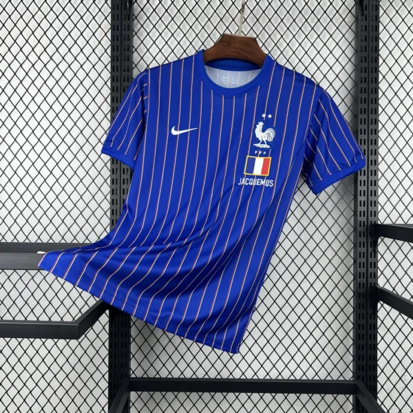 Maillot France Avant-Match 2026/2027 — devant Maillot France Avant-Match 2026/2027 — devant