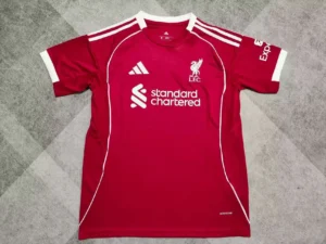 Maillot Liverpool Domicile 2025/2026 — devant Maillot Liverpool Domicile 2025/2026 — devant