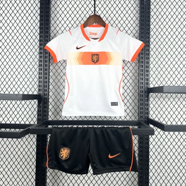 Kit Enfant Pays-Bas Blanc et Orange 2026/2027 — devant Kit Enfant Pays-Bas Blanc et Orange 2026/2027 — devant
