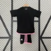 Kit Enfant Inter Miami Noir et Rose 2024/2025 — dos Kit Enfant Inter Miami Noir et Rose 2024/2025 — dos