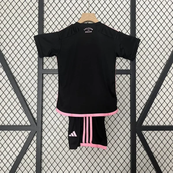 Kit Enfant Inter Miami Noir et Rose 2024/2025 — dos Kit Enfant Inter Miami Noir et Rose 2024/2025 — dos