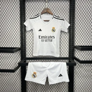 Kit Enfant Real Madrid 2024/2025 — devant Kit Enfant Real Madrid 2024/2025 — devant
