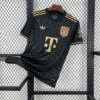 Maillot Bayern Munich 125 ans Noir 2025/2026 — devant Maillot Bayern Munich 125 ans Noir 2025/2026 — devant