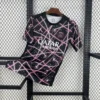 Maillot PSG Concept Graffitis Roses 2025/2026 — devant Maillot PSG Concept Graffitis Roses 2025/2026 — devant