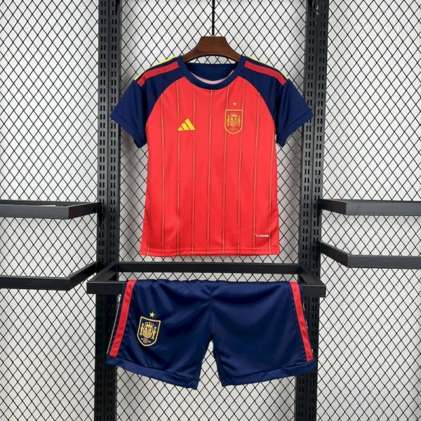 Kit Enfant Espagne Rouge et Marine 2026/2027 — devant Kit Enfant Espagne Rouge et Marine 2026/2027 — devant