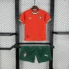 Kit Enfant Portugal Rouge et Vert 2025/2026 — devant Kit Enfant Portugal Rouge et Vert 2025/2026 — devant