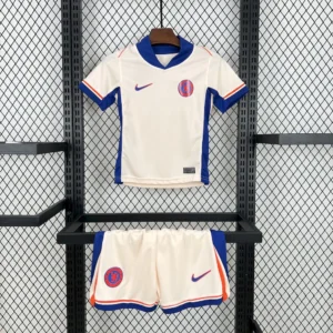 Kit Enfant Chelsea Blanc et Bleu 2024/2025 — devant Kit Enfant Chelsea Blanc et Bleu 2024/2025 — devant