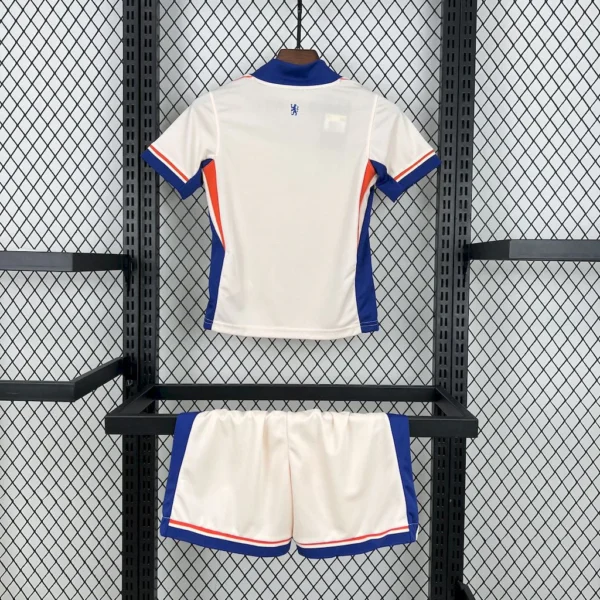 Kit Enfant Chelsea Blanc et Bleu 2024/2025 — dos