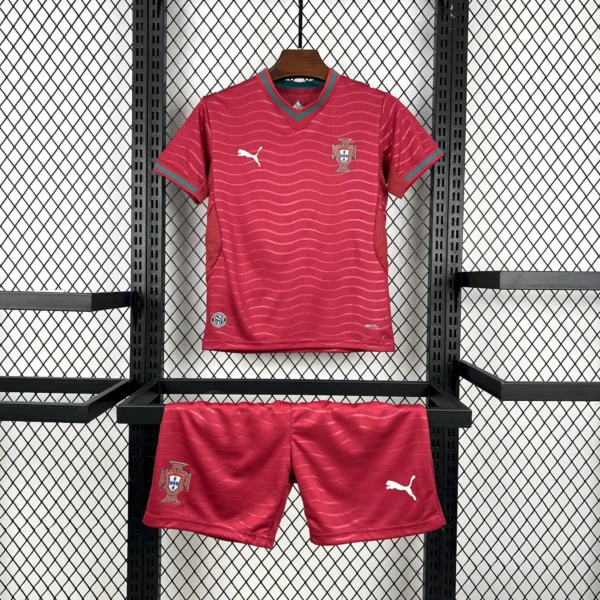 Kit Enfant Portugal Rouge 2026/2027 — devant Kit Enfant Portugal Rouge 2026/2027 — devant