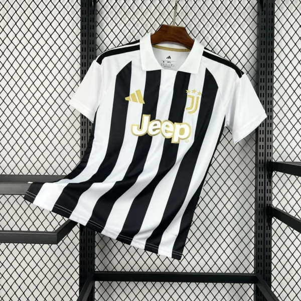Maillot Juventus Domicile 2026/2027 — devant Maillot Juventus Domicile 2026/2027 — devant