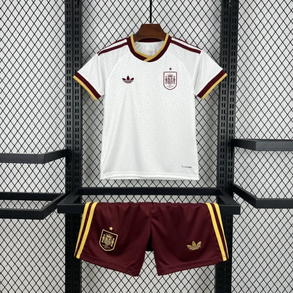 Kit Enfant Espagne Blanc et Bordeaux 2026/2027 — devant Kit Enfant Espagne Blanc et Bordeaux 2026/2027 — devant