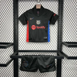 Kit Enfant FC Barcelone Noir Liserés 2024/2025 — devant