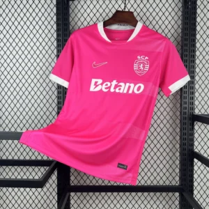 Maillot Sporting CP Pink October Rose 2026/2027 — devant Maillot Sporting CP Pink October Rose 2026/2027 — devant