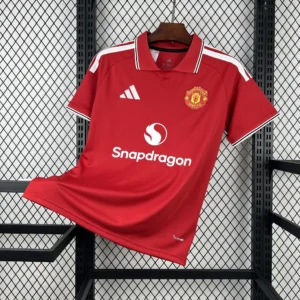 Maillot Manchester United Domicile 2026/2027 — devant Maillot Manchester United Domicile 2026/2027 — devant