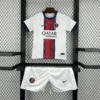 Kit Enfant PSG Blanc Bandes 2026/2027 — devant Kit Enfant PSG Blanc Bandes 2026/2027 — devant