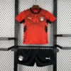 Kit Enfant Égypte Rouge 2026/2027 — devant Kit Enfant Égypte Rouge 2026/2027 — devant