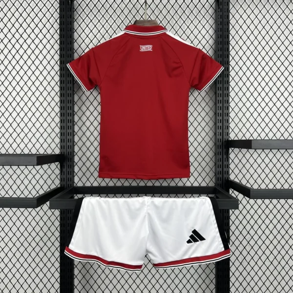 Kit Enfant Manchester United Domicile 2026/2027 — dos Kit Enfant Manchester United Domicile 2026/2027 — dos