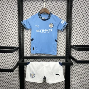 Kit Enfant Manchester City 2024/2025 — devant Kit Enfant Manchester City 2024/2025 — devant