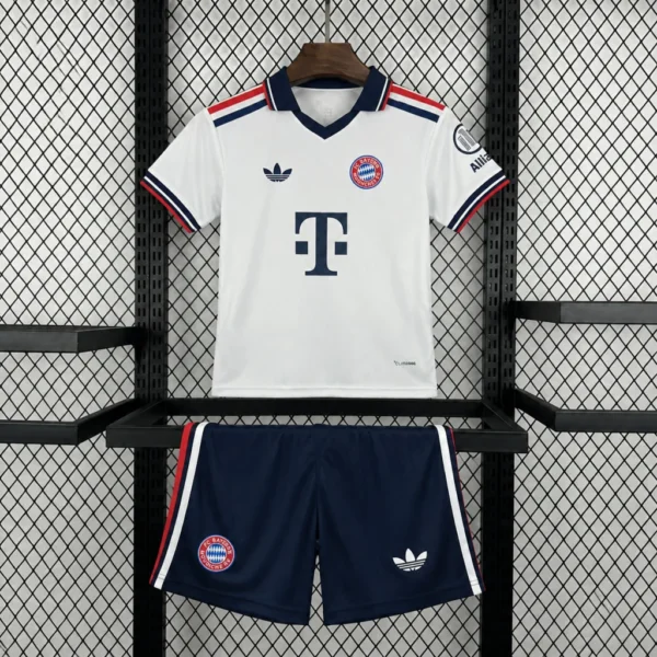 Kit Enfant Bayern Munich Extérieur 2026/2027 — devant Kit Enfant Bayern Munich Extérieur 2026/2027 — devant