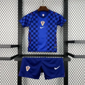 Kit Enfant Croatie Extérieur 2026/2027 — devant Kit Enfant Croatie Extérieur 2026/2027 — devant