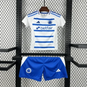 Kit Enfant Cruzeiro Extérieur 2026/2027 — devant Kit Enfant Cruzeiro Extérieur 2026/2027 — devant