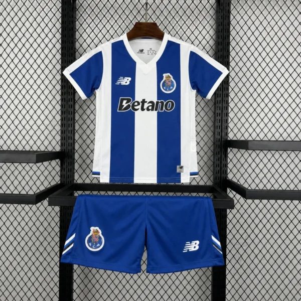 Kit Enfant FC Porto Domicile 2026/2027 — devant Kit Enfant FC Porto Domicile 2026/2027 — devant