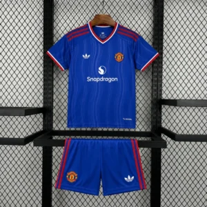Kit Enfant Manchester United Extérieur 2026/2027 — devant Kit Enfant Manchester United Extérieur 2026/2027 — devant