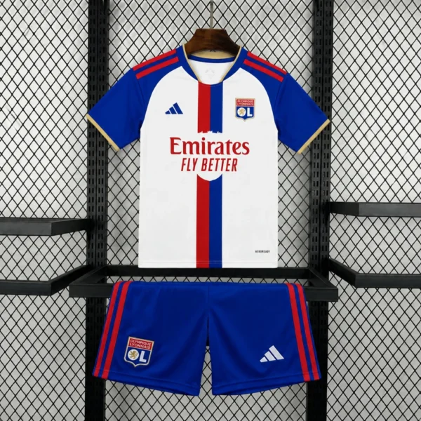 Kit Enfant OL Domicile 2026/2027 — devant Kit Enfant OL Domicile 2026/2027 — devant