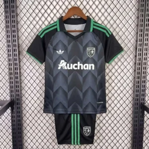 Kit Enfant RC Lens Extérieur 2026/2027 — devant Kit Enfant RC Lens Extérieur 2026/2027 — devant