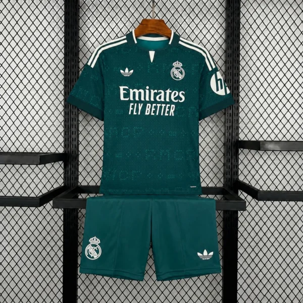 Kit Enfant Real Madrid Extérieur 2026/2027 — devant