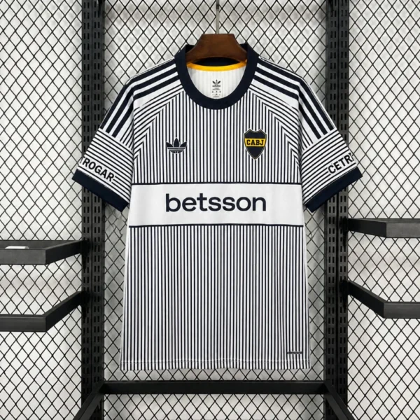 Maillot Boca Juniors Extérieur Rayé Gris 2026/2027 — devant Maillot Boca Juniors Extérieur Rayé Gris 2026/2027 — devant
